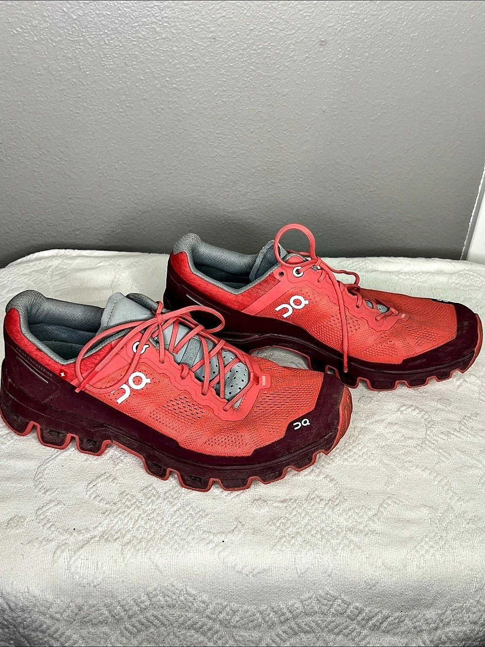 On Cloudventure Women's Athletic Shoes US 9 Good